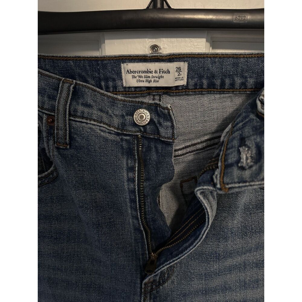 Abercrombie & Fitch Women’s Distressed Skinny Jeans Medium Wash Ripped Knee